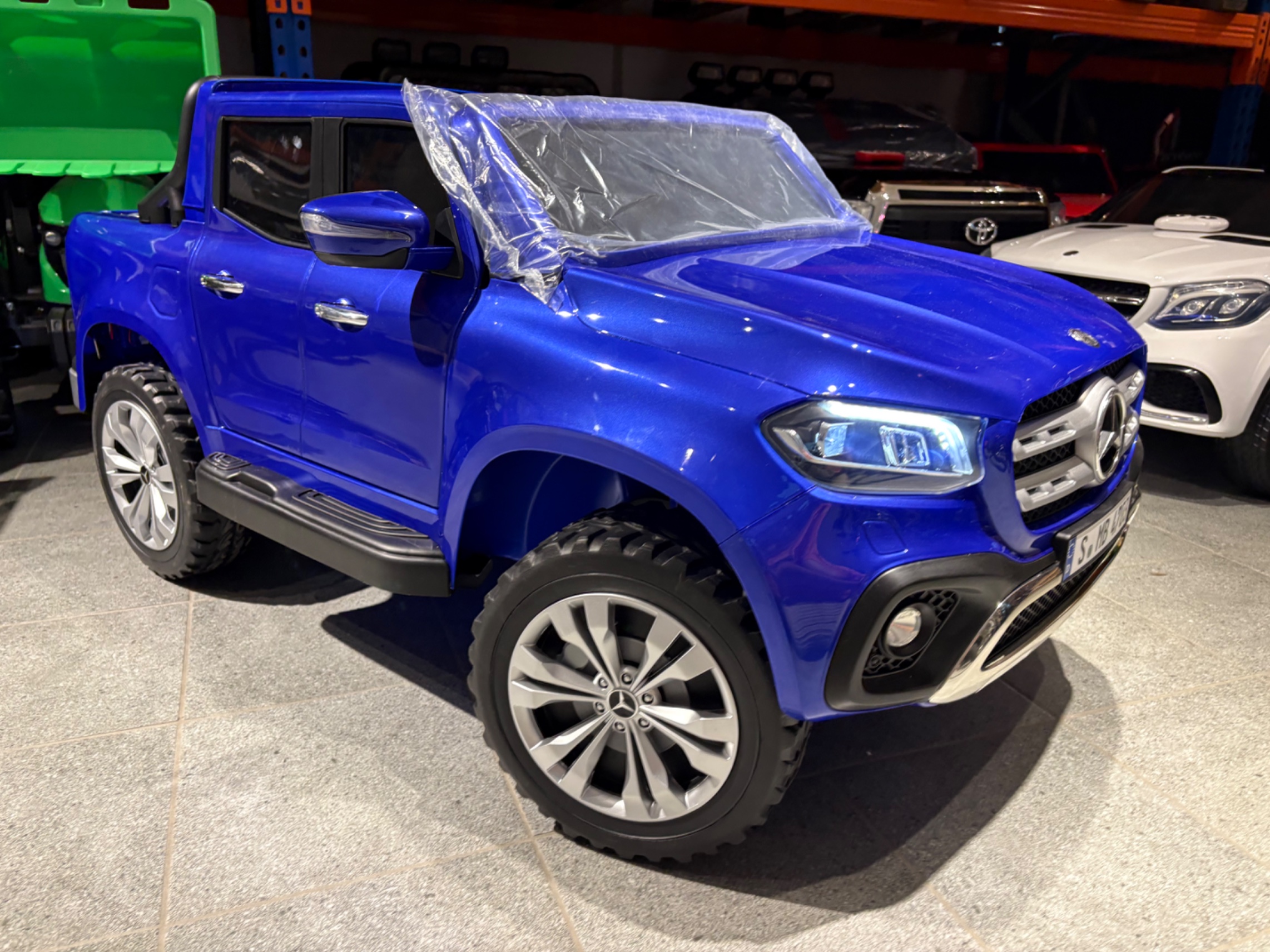 OUTLET pojazd na akumulator Mercedes X-Class lakierowany niebieski - obrazek 4