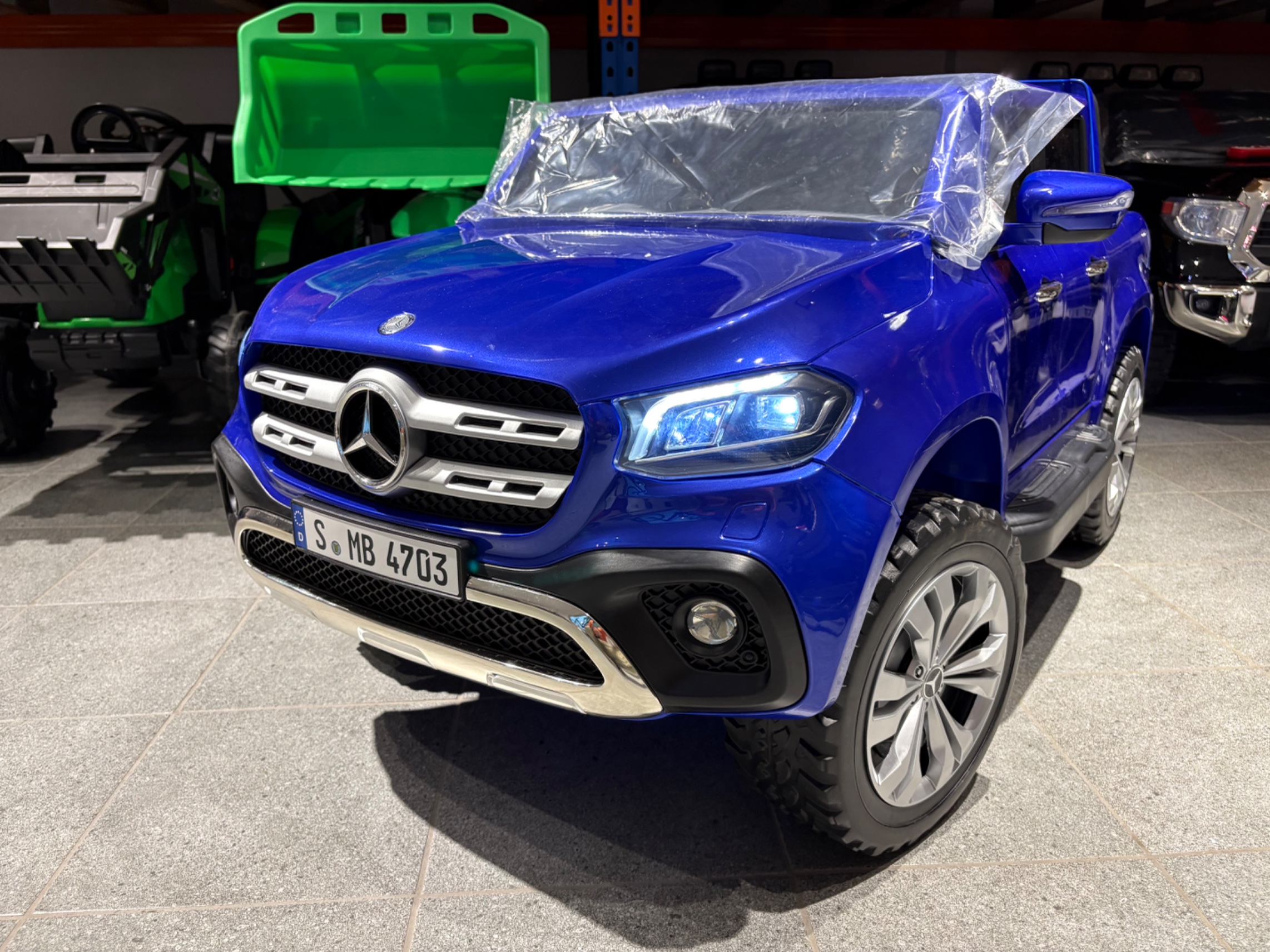 OUTLET pojazd na akumulator Mercedes X-Class lakierowany niebieski