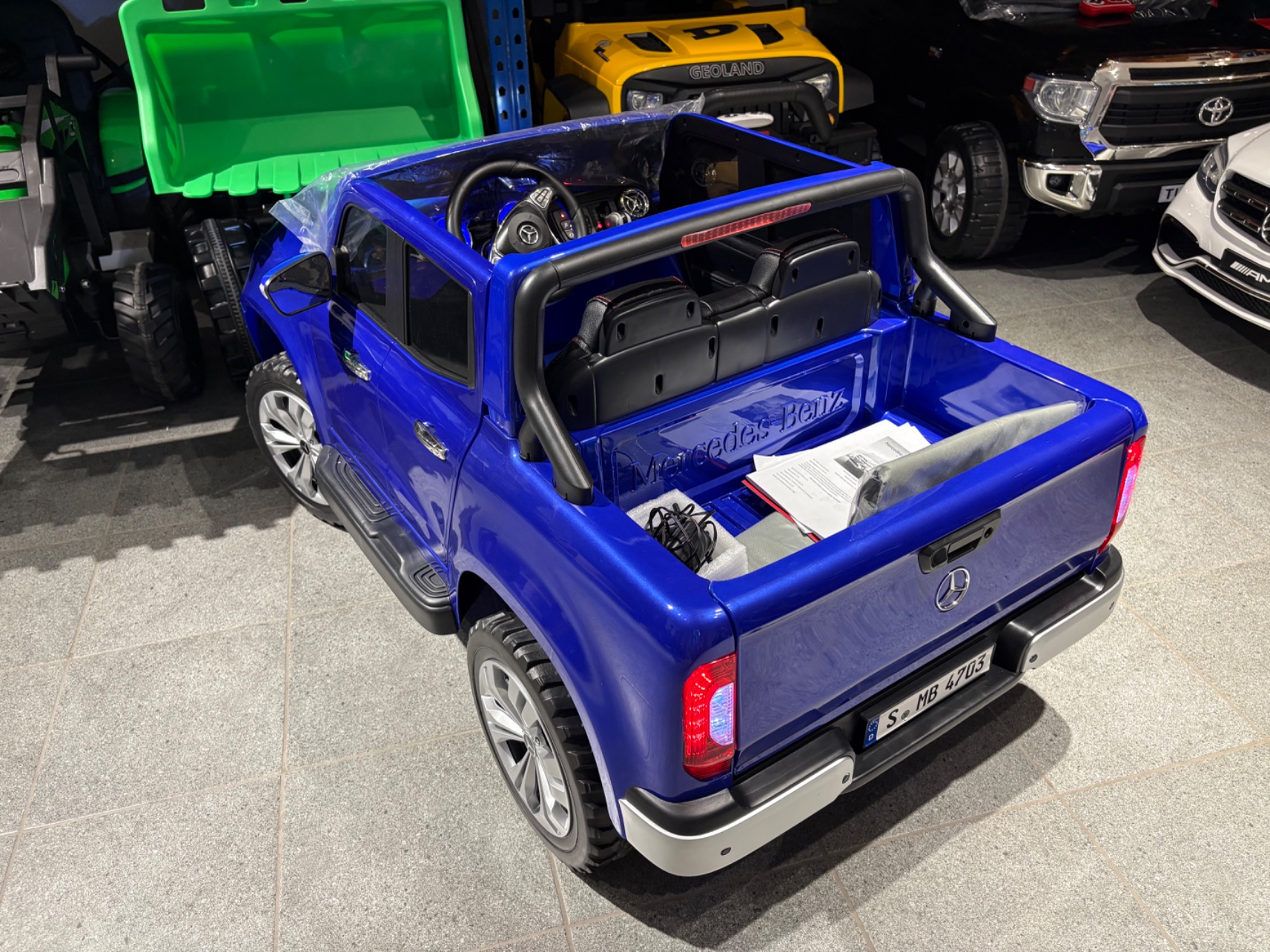 OUTLET pojazd na akumulator Mercedes X-Class lakierowany niebieski - obrazek 9