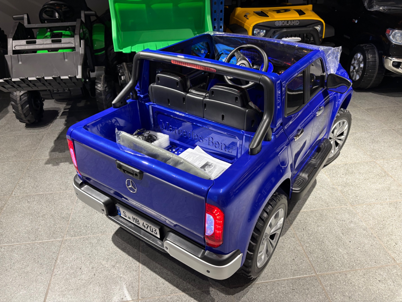 OUTLET pojazd na akumulator Mercedes X-Class lakierowany niebieski - obrazek 7