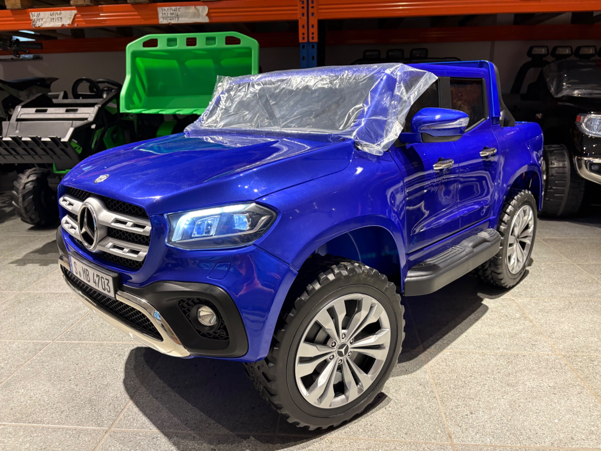 OUTLET pojazd na akumulator Mercedes X-Class lakierowany niebieski - obrazek 2