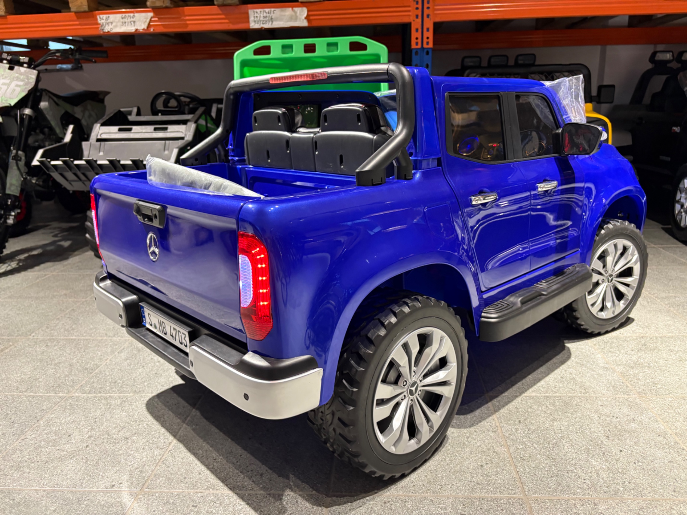 OUTLET pojazd na akumulator Mercedes X-Class lakierowany niebieski - obrazek 6