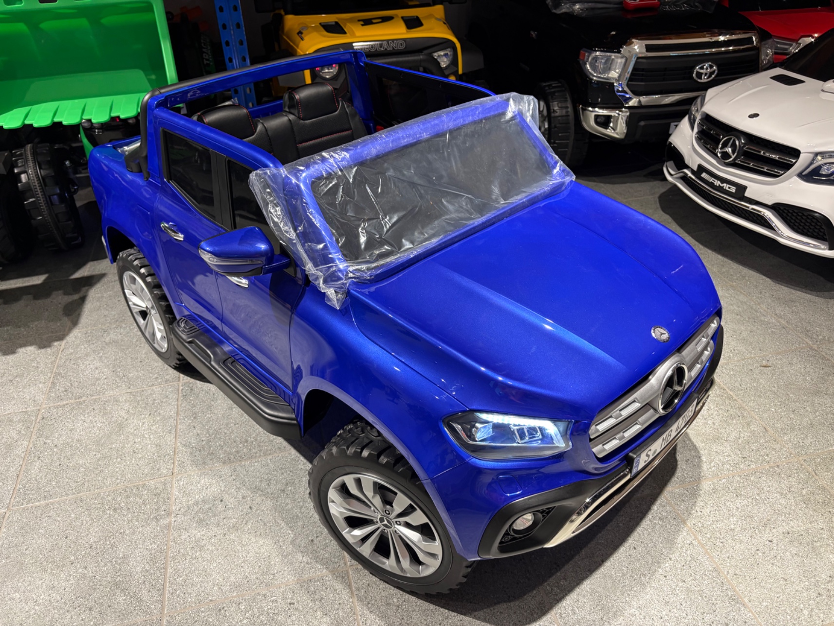 OUTLET pojazd na akumulator Mercedes X-Class lakierowany niebieski - obrazek 5