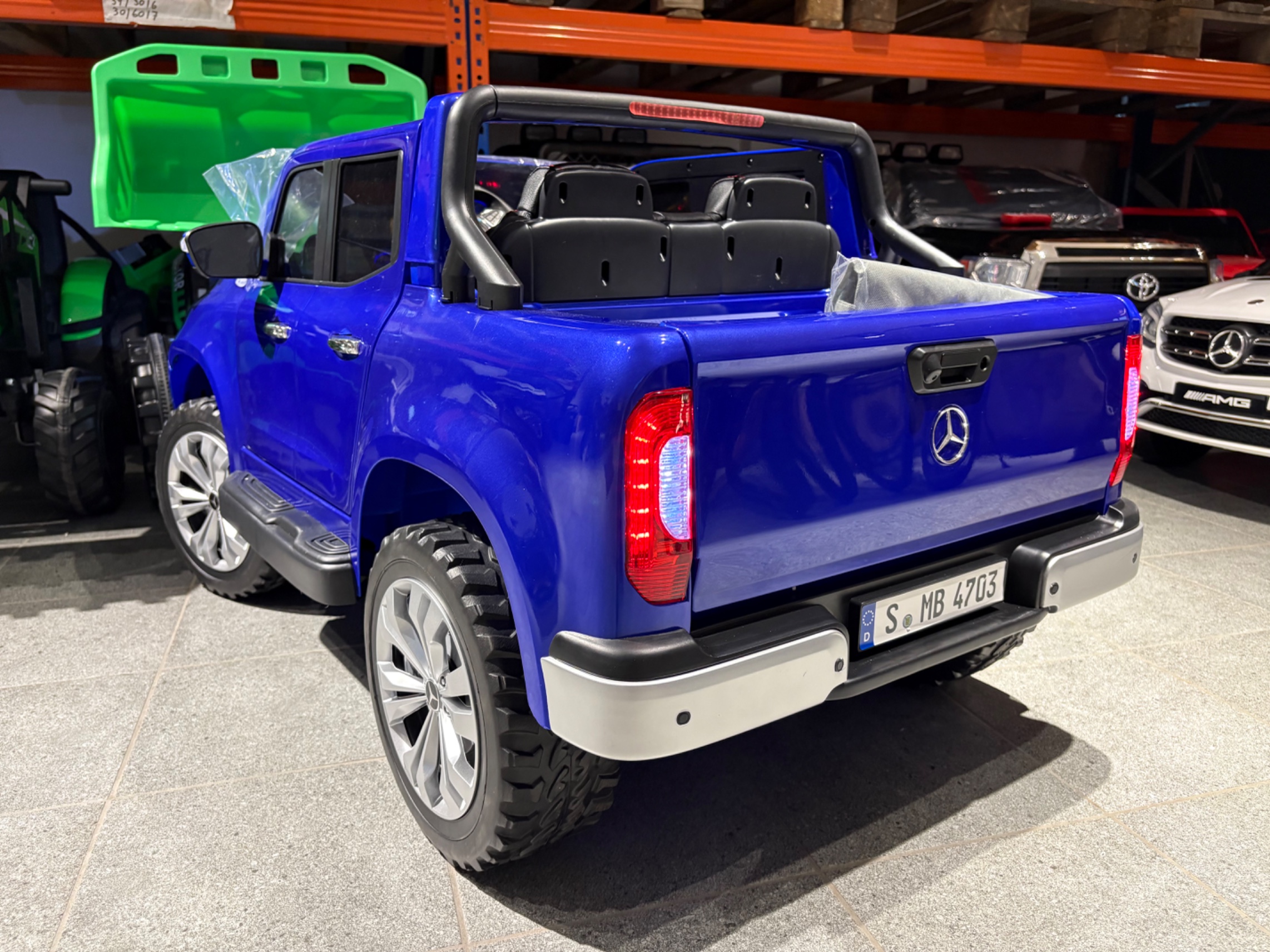 OUTLET pojazd na akumulator Mercedes X-Class lakierowany niebieski - obrazek 8
