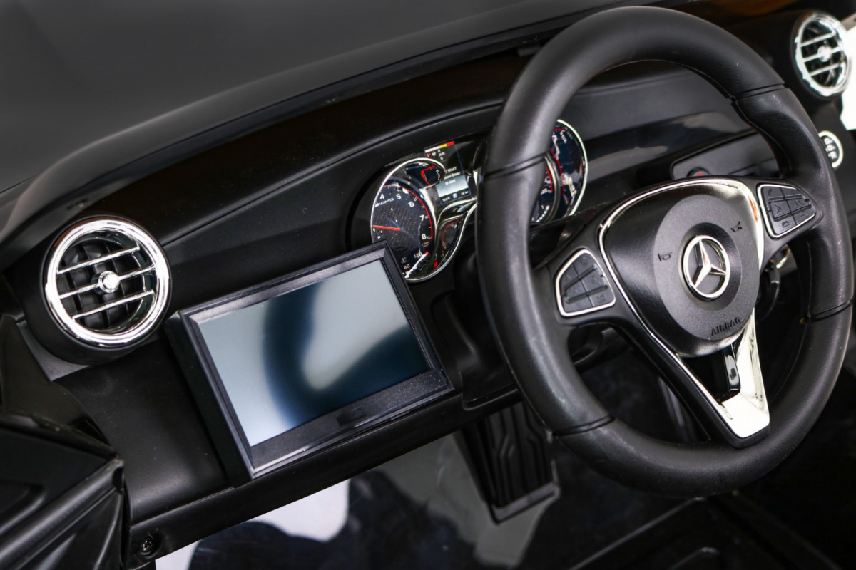 Mercedes Benz GLC 63S XXL CZARNY - obrazek 11