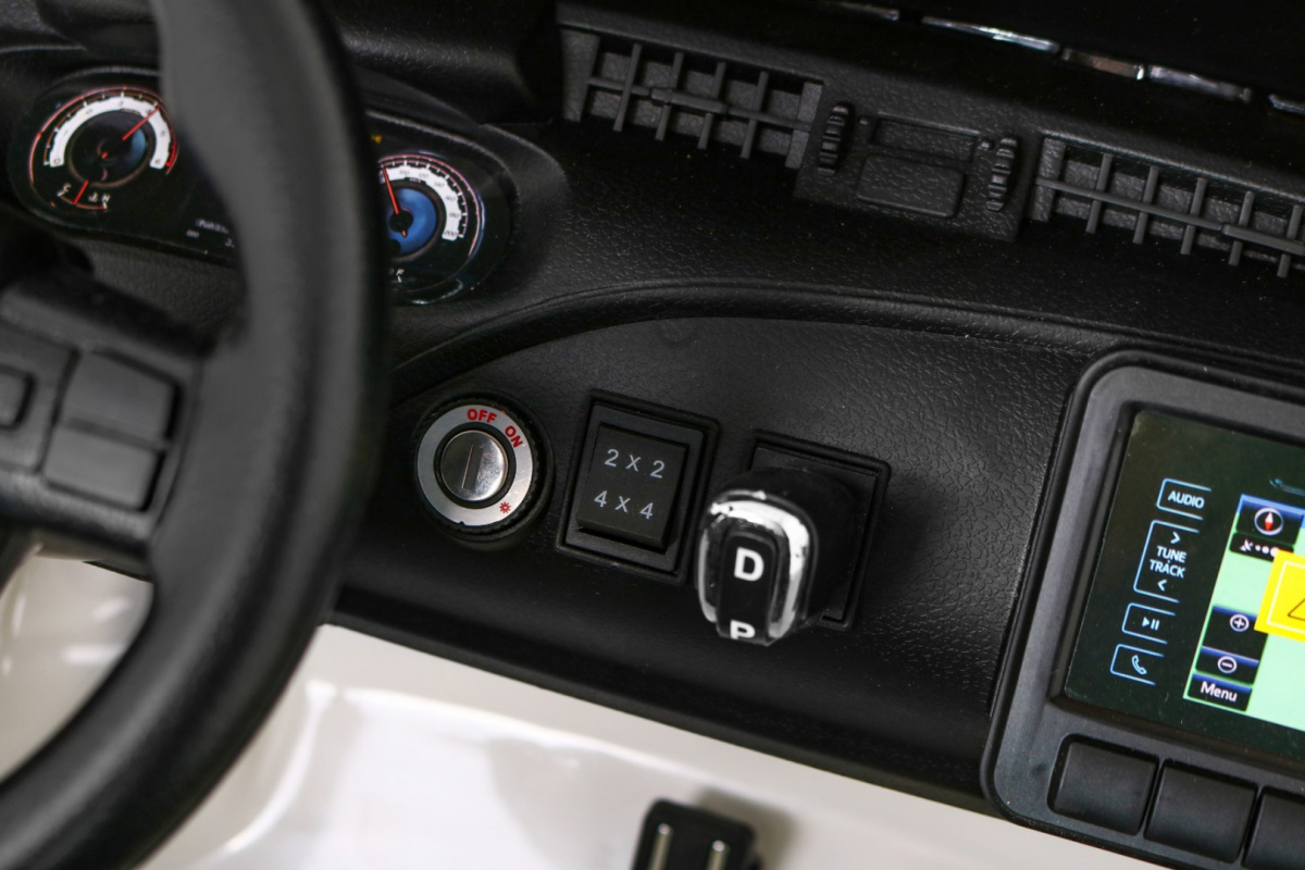 Toyota Hilux Biała 4x4 Autko na akumulator dla dzieci - obrazek 13